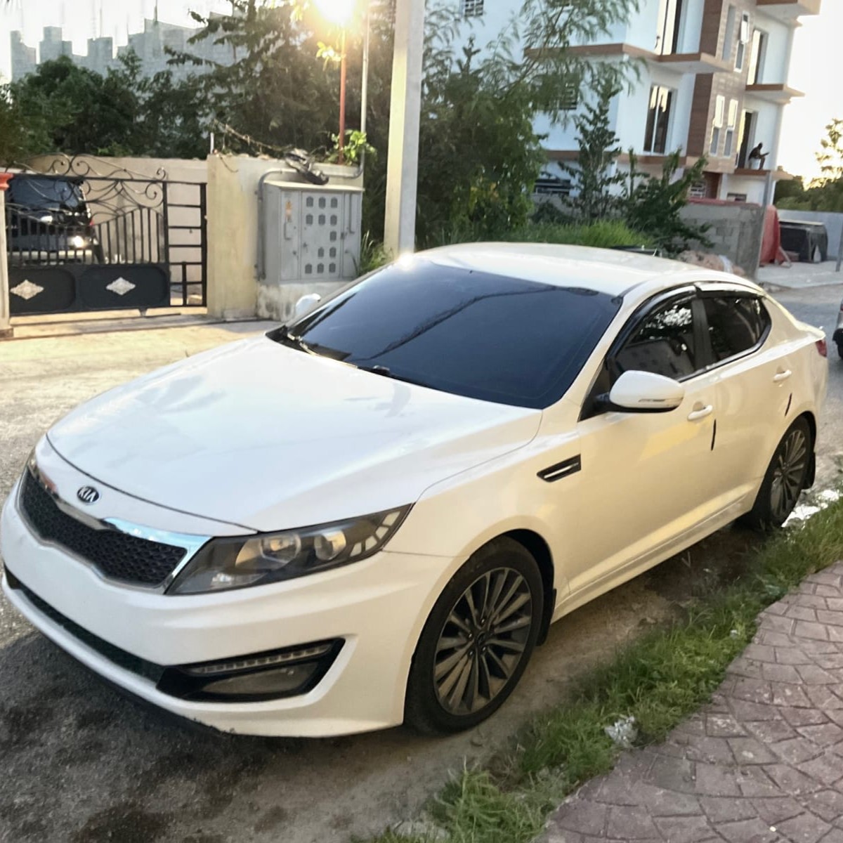Kia K5 Blanco 1